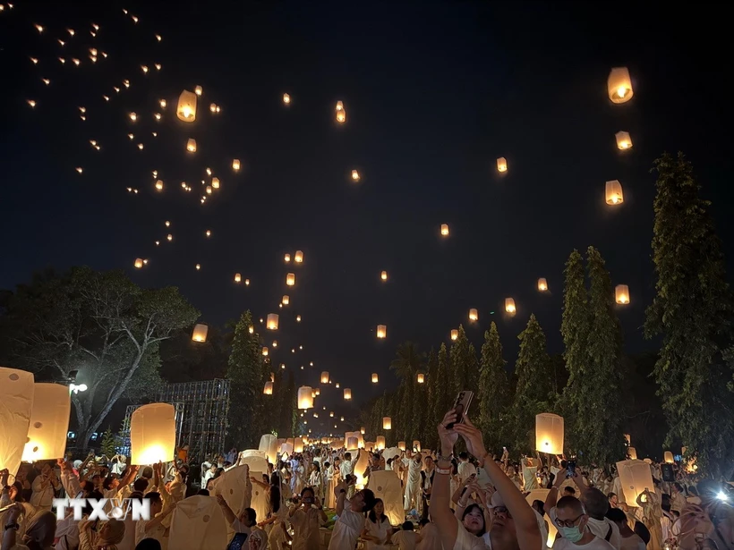 Lễ hội đèn lồng "Ánh sáng hòa bình 2025" tại đền Phật giáo lớn nhất thế giới