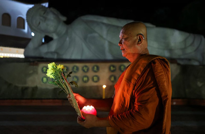 Chùm ảnh: Thế giới đón mừng Đại lễ Vesak 2025 linh thiêng-4