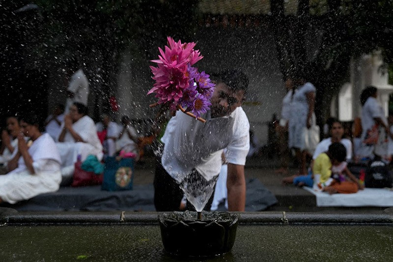 Chùm ảnh: Thế giới đón mừng Đại lễ Vesak 2025 linh thiêng-11