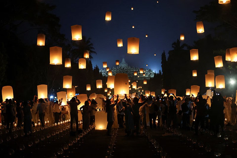 Chùm ảnh: Thế giới đón mừng Đại lễ Vesak 2025 linh thiêng-13