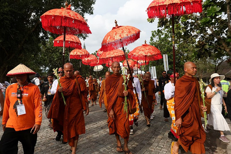Chùm ảnh: Thế giới đón mừng Đại lễ Vesak 2025 linh thiêng-18
