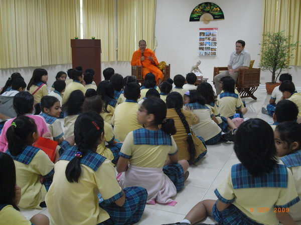 Dạy Phật pháp cho trẻ em
