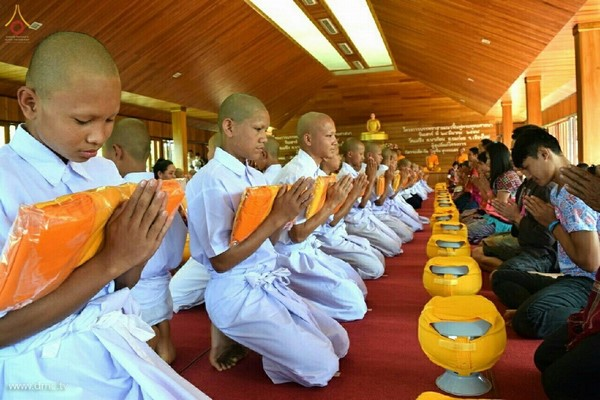 Chùm ảnh xuất gia gieo duyên ở Thái Lan