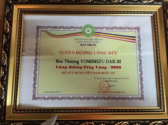 Hoà Thượng Yoshimizu Daichi cúng dường 01 kg vàng xây dựng Việt Nam Quốc Tự