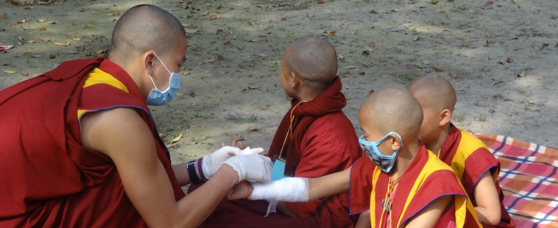 Mười hai tổ chức Phật giáo đang tham gia công tác cứu trợ tại Nepal