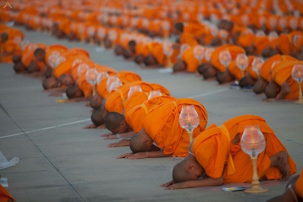 Thái Lan: Hình ảnh lễ truyền trao Giới pháp tại tu viện Wat Phra Dhammakaya