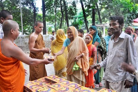 BANGLADESH: Một Tu viện Phật giáo ở Dhaka cung cấp bữa ăn cho người nghèo