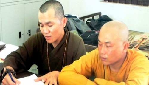 Nghệ An: Giả dạng tu sĩ lừa lấy tiền, vàng