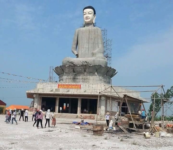 Thái Bình: Tượng Phật cao trên 30m đang xây dựng bất ngờ đổ sập