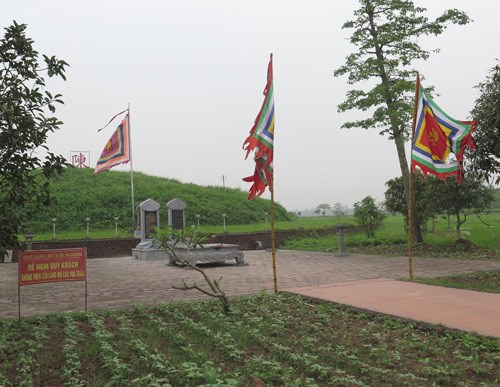 Mạo phạm các vua Trần trên bia mộ