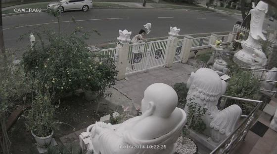 Hoa kỳ: Phát hiện một phụ nữ phá hoại tượng Phật Chùa Hương Tích