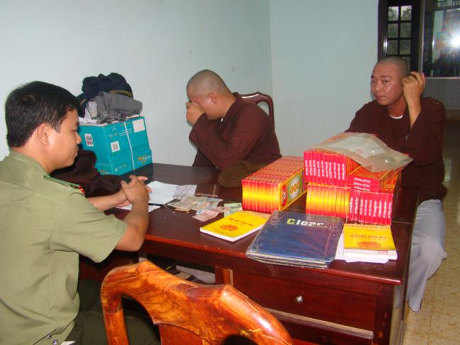 Đắk Nông: Hai kẻ giả danh tu sĩ Phật giáo bị bắt quả tang