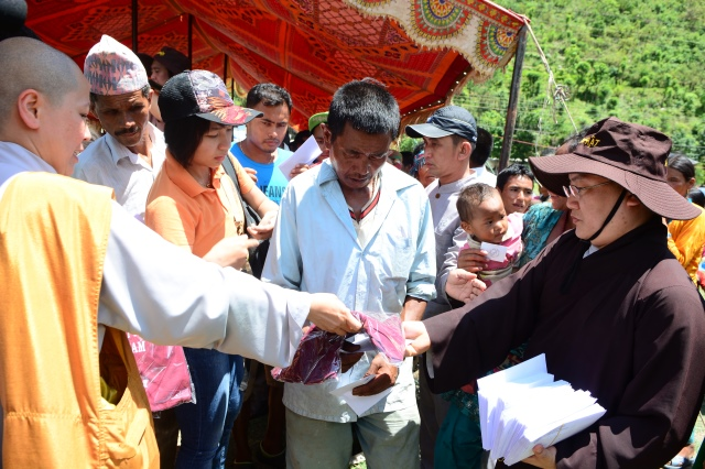 Đoàn GHPG Việt Nam cứu trợ tại Nepal
