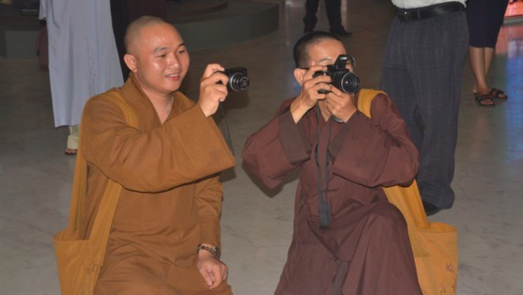 Nghĩ về truyền thông và Phật giáo