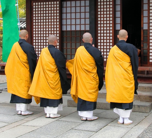 Sự phát triển của y áo Phật giáo