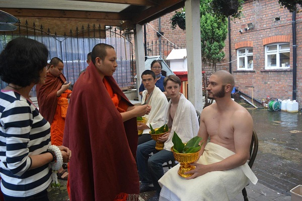 Anh Quốc: Lễ Quy Y Trên Thuyền