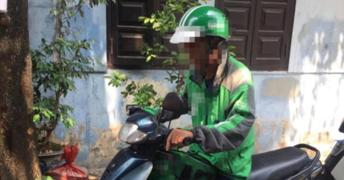 Bất ngờ nhận ra cha là shipper qua tấm hình trên mạng, con gái nghẹn lời ‘Thương bố nhiều lắm bố ơi’