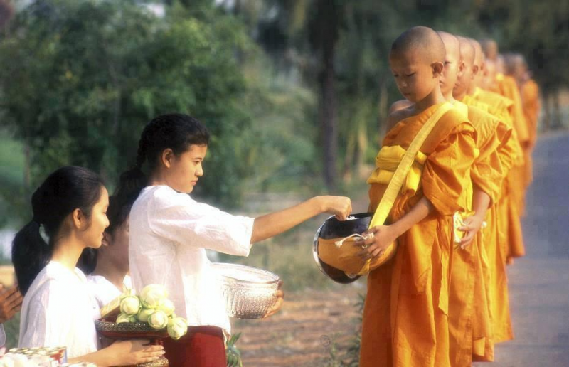 Bố thí, cúng dường cũng có năm bảy đường