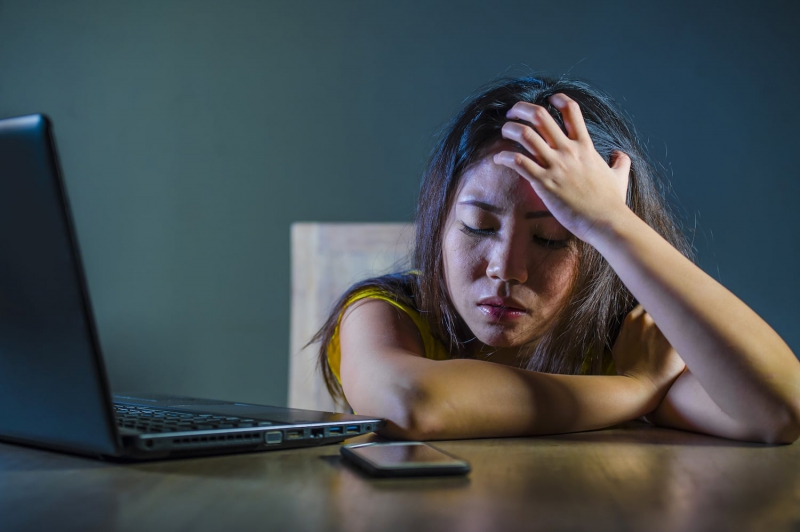 Bỗng dưng bị hứng ‘gạch đá’ trên mạng xã hội, bạn ứng xử ra sao?