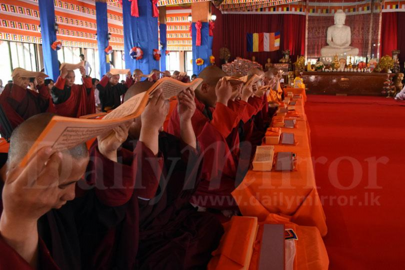 Các Nhà Sư Bhutan Cầu Phúc Cho Sri Lanka