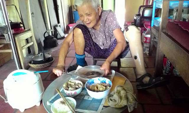 'Chỉ cần con đến cùng ăn một bữa cơm'