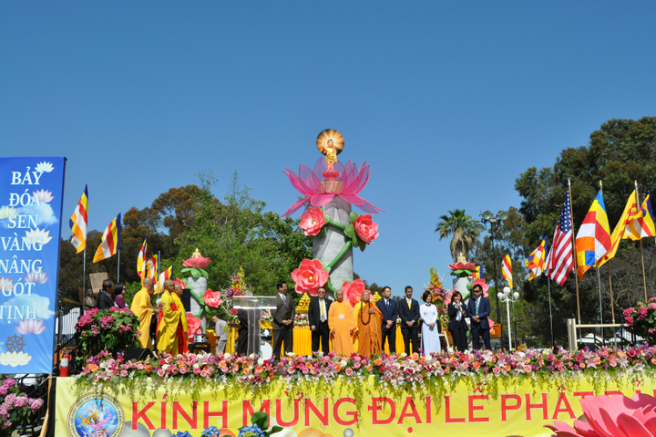 Đại Lễ Phật Đản 2641 - PL 2561 của GHPGVNTN/THK : Đông, Trang Nghiêm, Rực Rỡ