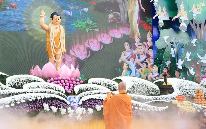 Đất nở hoa đàm (Ý nghĩa ngày Phật đản)