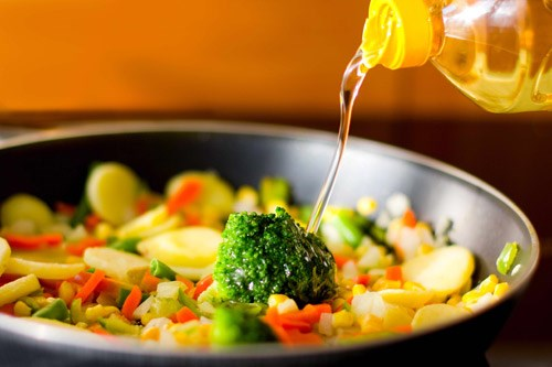 Dùng dầu ăn đúng cách để không bị chết sớm