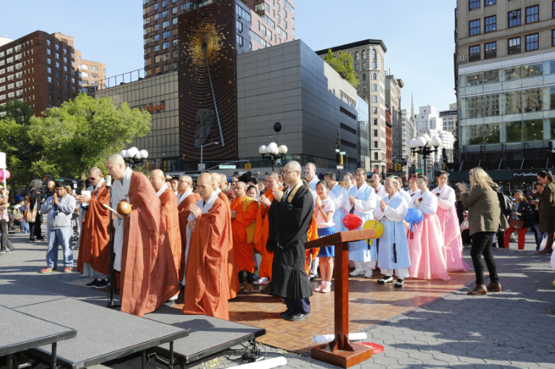 Hoa Kỳ: Thiền phái Tào Khê, Korea kính mừng Phật đản 2640 - PL 2560, DL.2016 tại Manhattan, New York