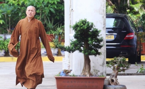 Hồng Kông: Ni cô làm đám cưới giả với 2 sư Trung quốc, biển thủ tiền quyên góp