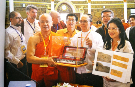 Huế: Triển lãm bản kinh Phật trên lá bối 2.000 năm tuổi