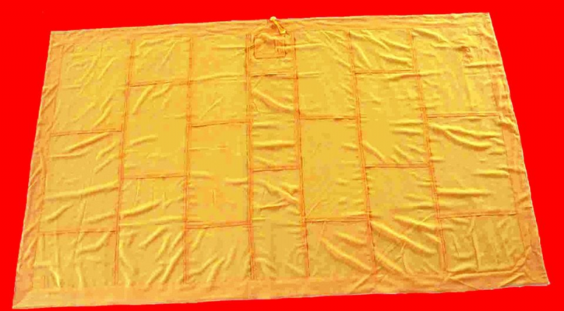 MÀU ÁO CÀ SA TRONG KINH PHÁP CÚ