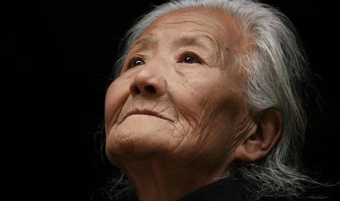 Mẹ già rồi, xin đừng nói những lời này với mẹ!