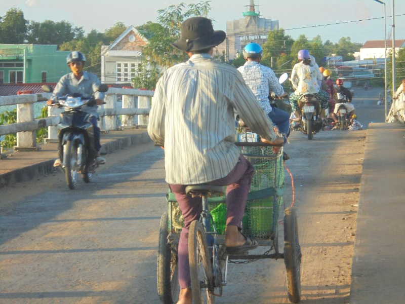 Mưu sinh trong giãn cách: CƠ CỰC HƠN VỚI PHẬN NGHÈO.