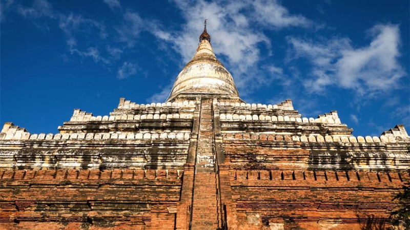 Myanmar cấm du khách leo lên các ngôi chùa ở Bagan