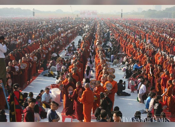 Myanmar: Vùng Mandalay Cúng Dường Cho 30.000 Nhà Sư