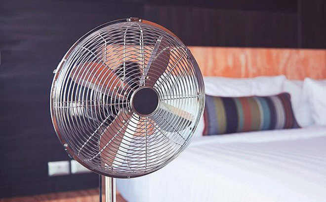 Ngủ dưới quạt máy có hại cho sức khỏe
