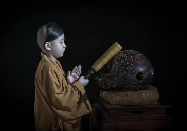 Nguồn gốc tụng kinh và chuông mõ, nghi thức thỉnh chuông mõ khi trì tụng