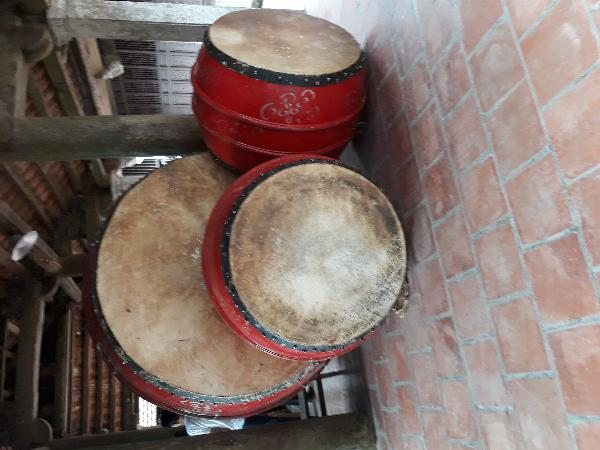 Như chiếc trống mục nát