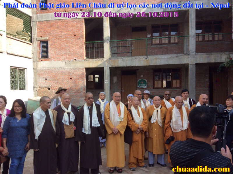 Phái đoàn Phật giáo Liên Châu đi thăm viếng và uỷ lạo các nơi động đất tại - Népal