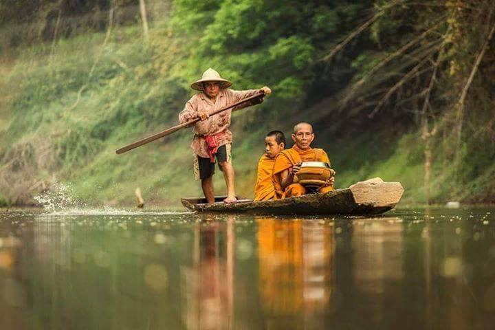 Qua sông hãy bỏ thuyền bè