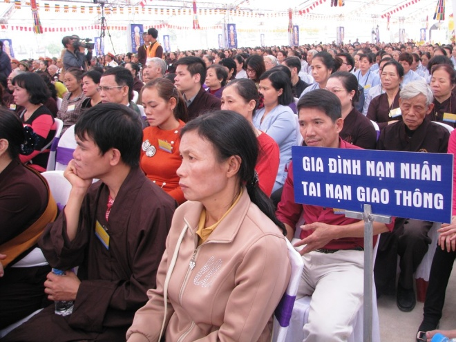Quảng Ninh: Khoảng 10.000 người cầu siêu nạn nhân tai nạn giao thông