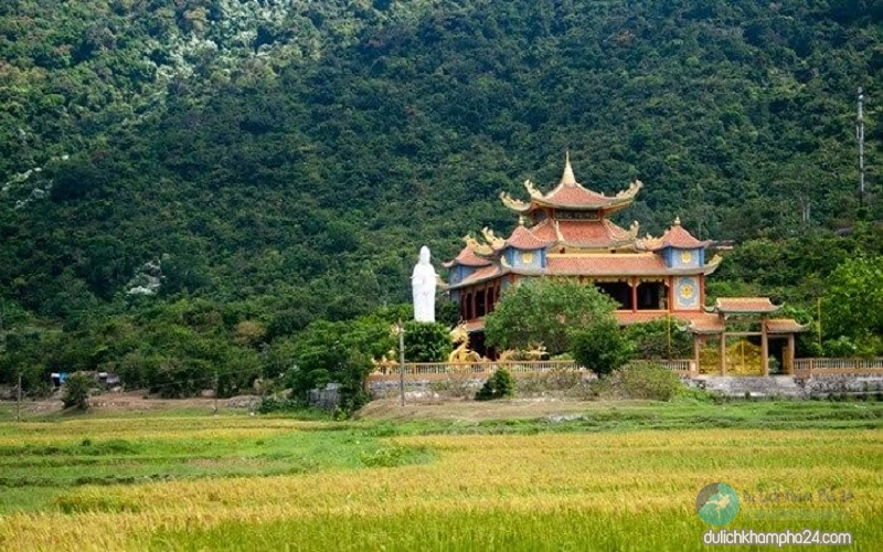 Ruộng chùa ở làng xưa