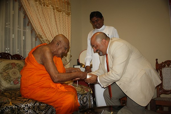 Sri lanka: Đại sứ Hoa Kỳ chiêm bái xá lợi Răng Phật tại chùa Sri Dalada Maligawa