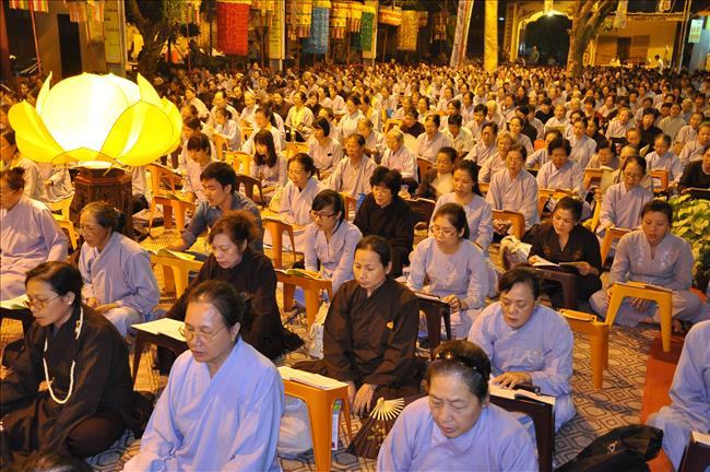 Tại sao Phật tử nên đến chùa tụng Kinh, niệm Phật?