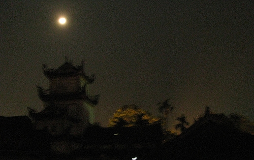 TẶNG MỘT VẦNG TRĂNG