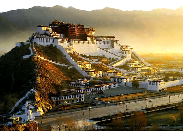 Tây Tạng: Lễ Hội Đèn Bơ năm 2016 Tưởng Niệm Tsong Khapa