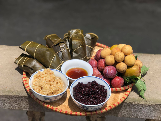 Tết Đoan ngọ trong giãn cách: Viết từ  Việt Nam.