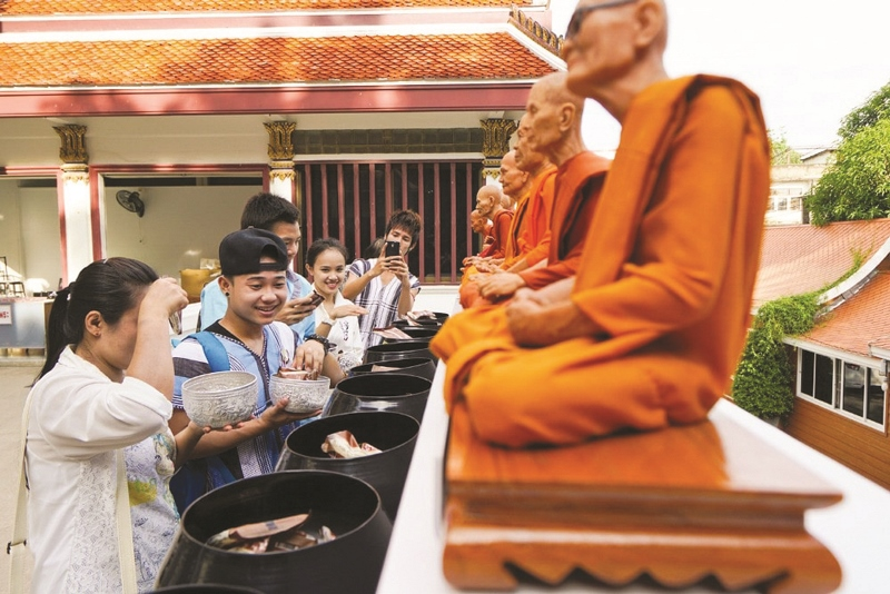 Thái Lan: Cấm bán rượu nhân lễ hội Phật giáo