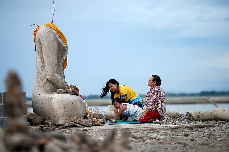 Thái Lan phát hiện ngôi chùa bỏ hoang nhờ hạn hán